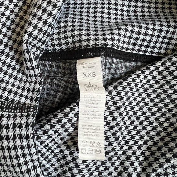 Alo Yoga High-Waist Micro Houndstooth Biker Short, XXS - Picture 8 of 8